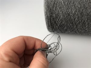 100 % wool -  i smuk granit melange, ca 400 gram